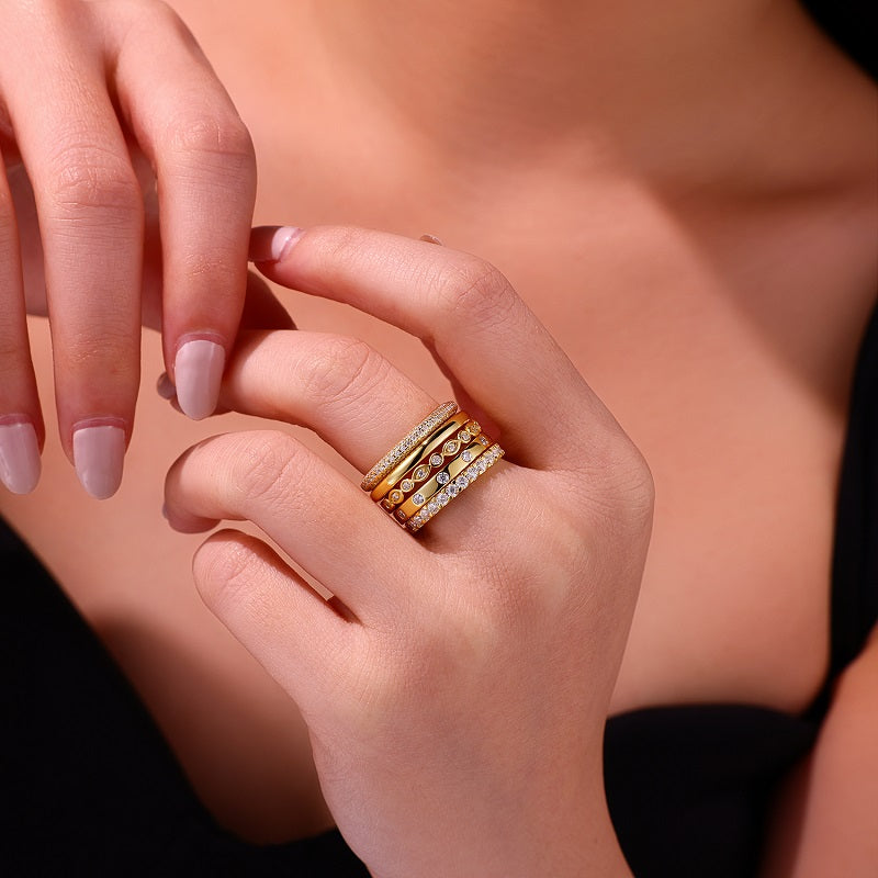 Elegant hand showcasing the Golden Stars Moissanite Ring Set, luxurious S925 sterling silver and gold-plated moissanite ring set.