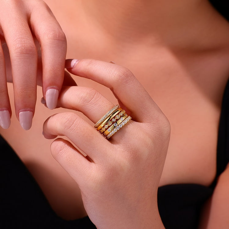 Elegant hand showcasing the Golden Stars Moissanite Ring Set, luxurious S925 sterling silver and gold-plated moissanite ring set.
