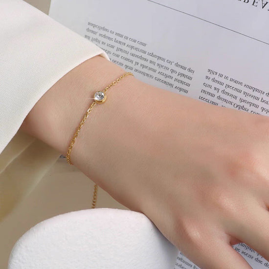 Minimal 18K Gold Single-Stone Bracelet