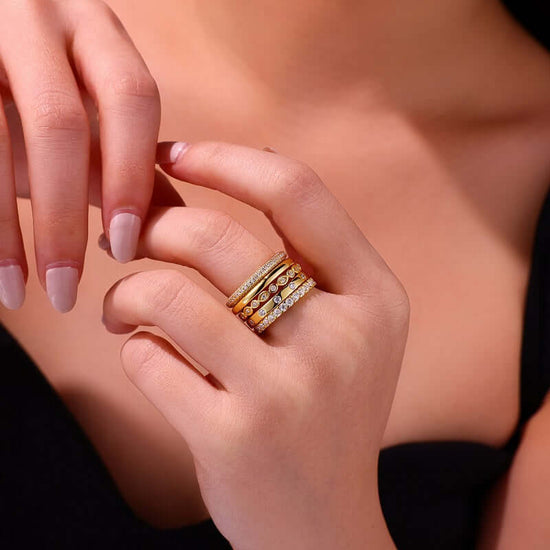 Golden Stars Moissanite Ring Set – S925 Sterling Silver Gold-Plated Jewelry worn on a model&