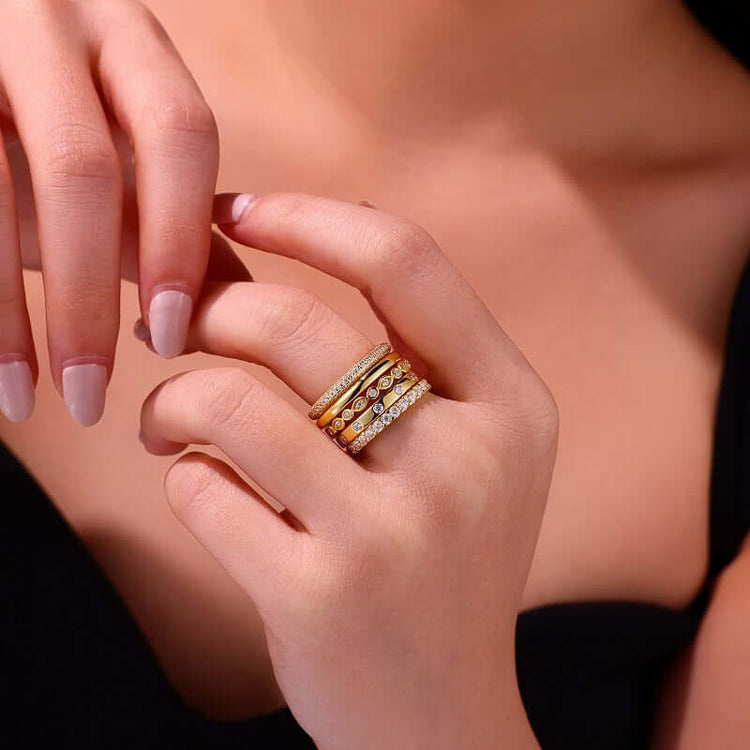 Golden Stars Moissanite Ring Set – S925 Sterling Silver Gold-Plated Jewelry worn on a model&