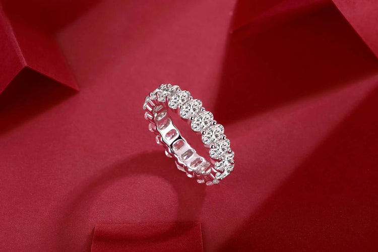 Luo Shen - A Wedding Ring Set With Top-quality Egg-shaped Moissanite S925 Silver And Platinum-plated Diamond. The Ring Can Be Inspected With A Diamond Pen.